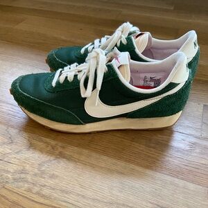 Nike Women’s Daybreak vintage style in fir